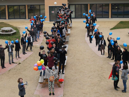 Photo des étudiants déguisés à la rentrée 2013