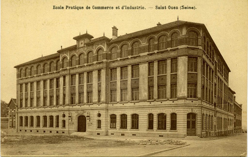 Ancienne photographie du bâtiment de Supméca. Il est écrit desuss "École pratique de commerce et d'industrie - Saint-Ouen (Seine).