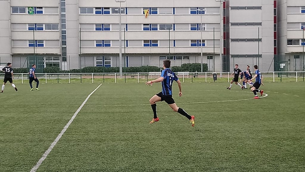 Photo équipe Supméca- football - aux EAG