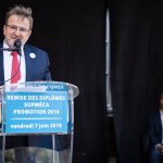 Photo de d’Alfred Rosales pendant son discours de la remise des diplômes Supméca