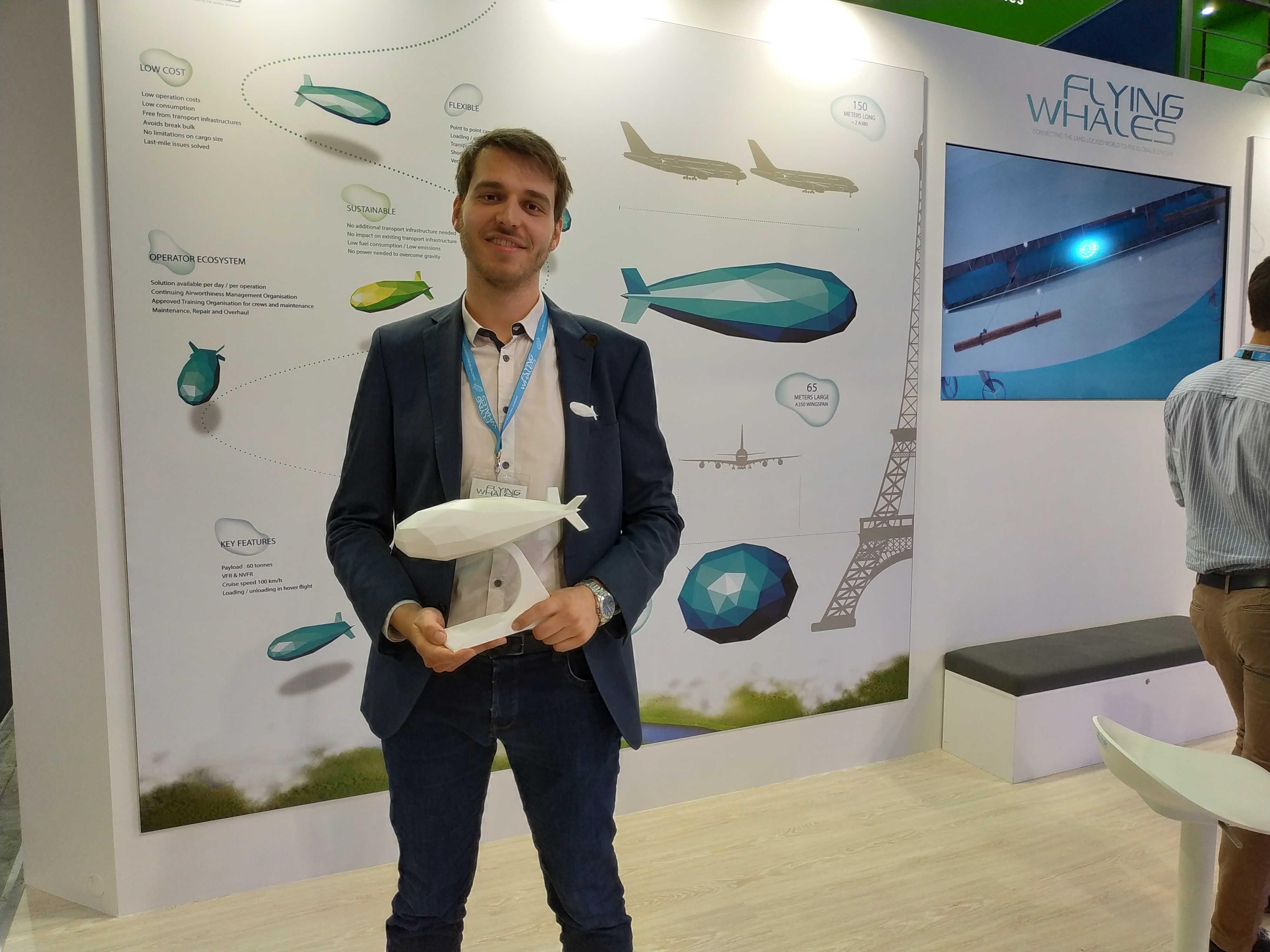 Nicolas Weisse, ancien de Supméca au Salon du Bourget, sur le stand de Flying Whales