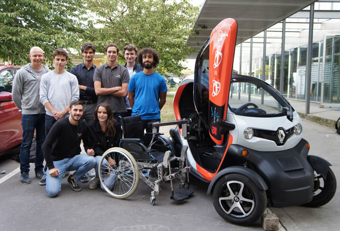 La team SupTwizy devant leur prototype